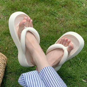 厚底人字拖女夏季EVA小众百搭外穿居家防滑网红ins沙滩凉拖鞋秋千