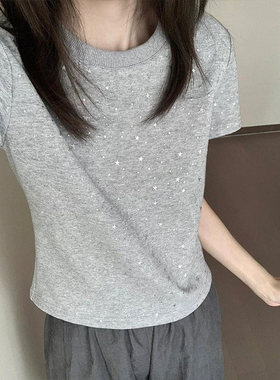 2026夏季新款休闲风灰色短袖t恤女圆领星星亮片装饰修身通勤上衣