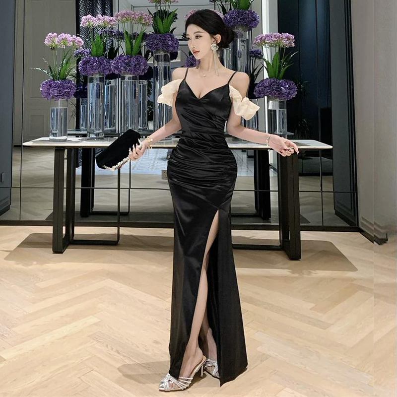 性感连衣裙低胸气质收腰显瘦