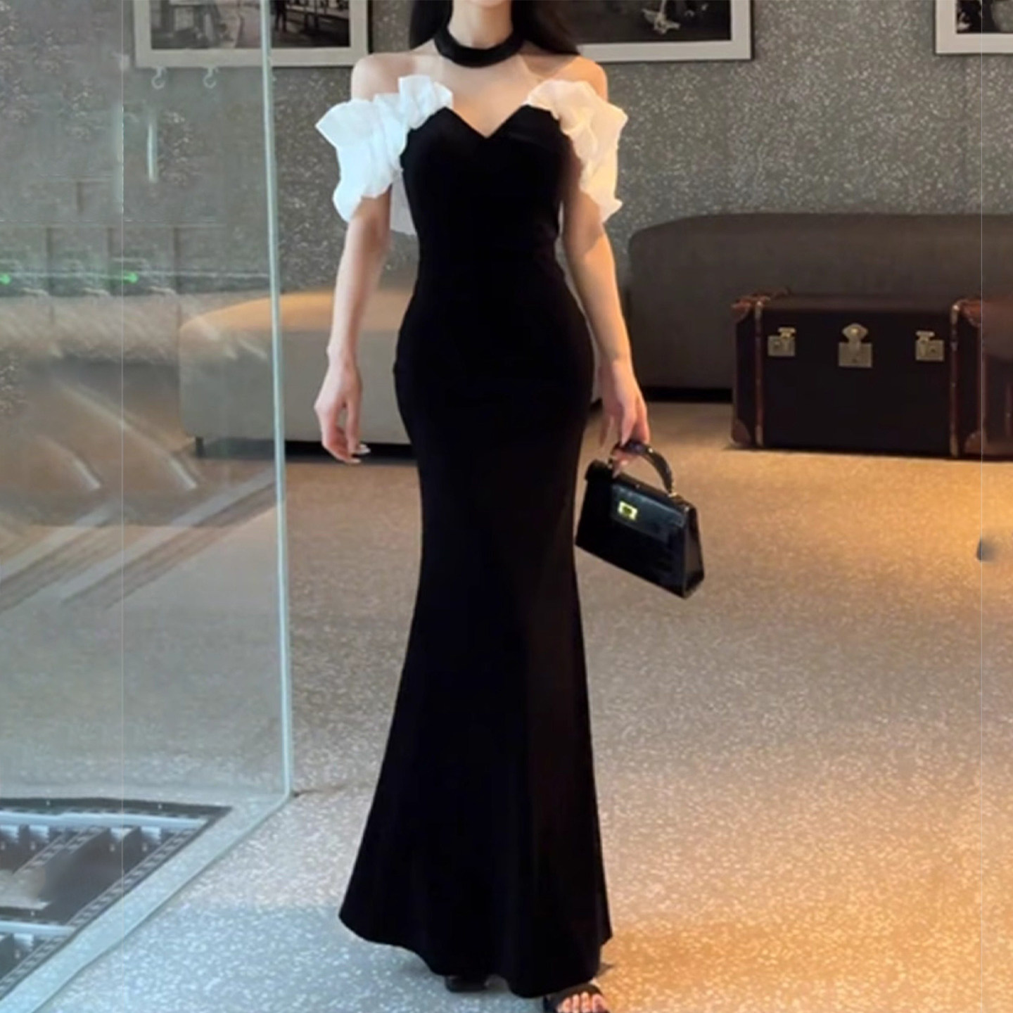 赫本风黑色一字肩泡泡袖长裙女高腰气质名媛聚会高级感丝绒晚礼服