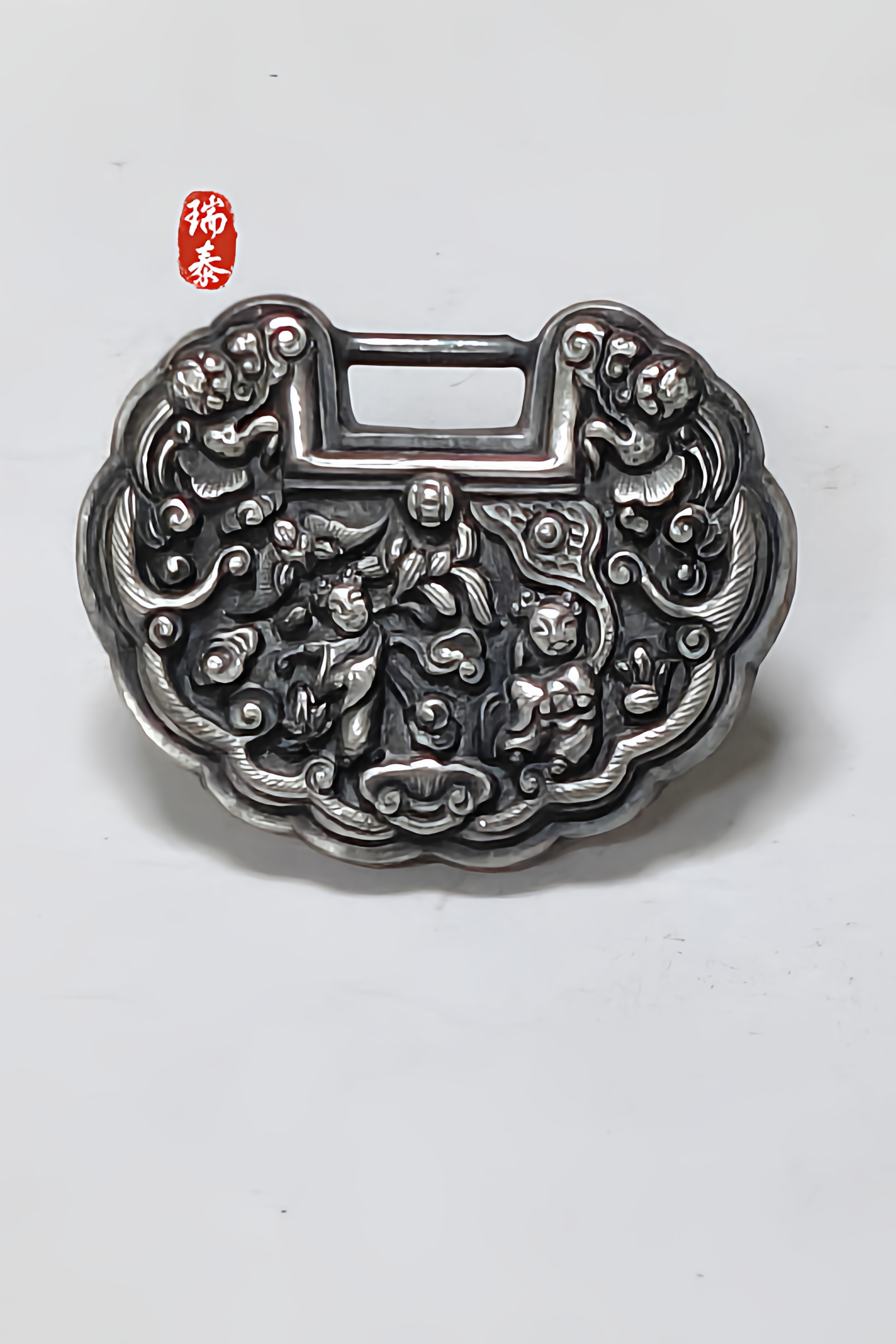 手工錾刻足银锁