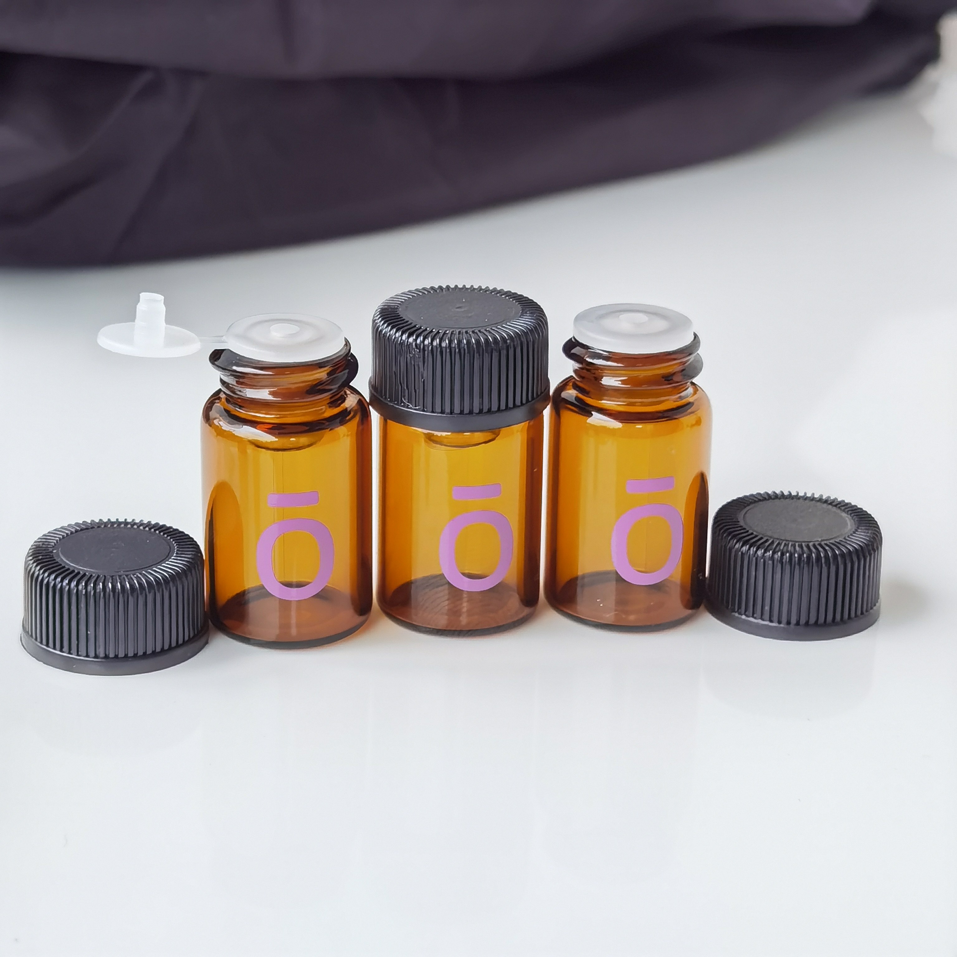 多特瑞分装瓶茶色玻璃瓶2ml精油瓶紫色迷你小样有孔塞子母连体