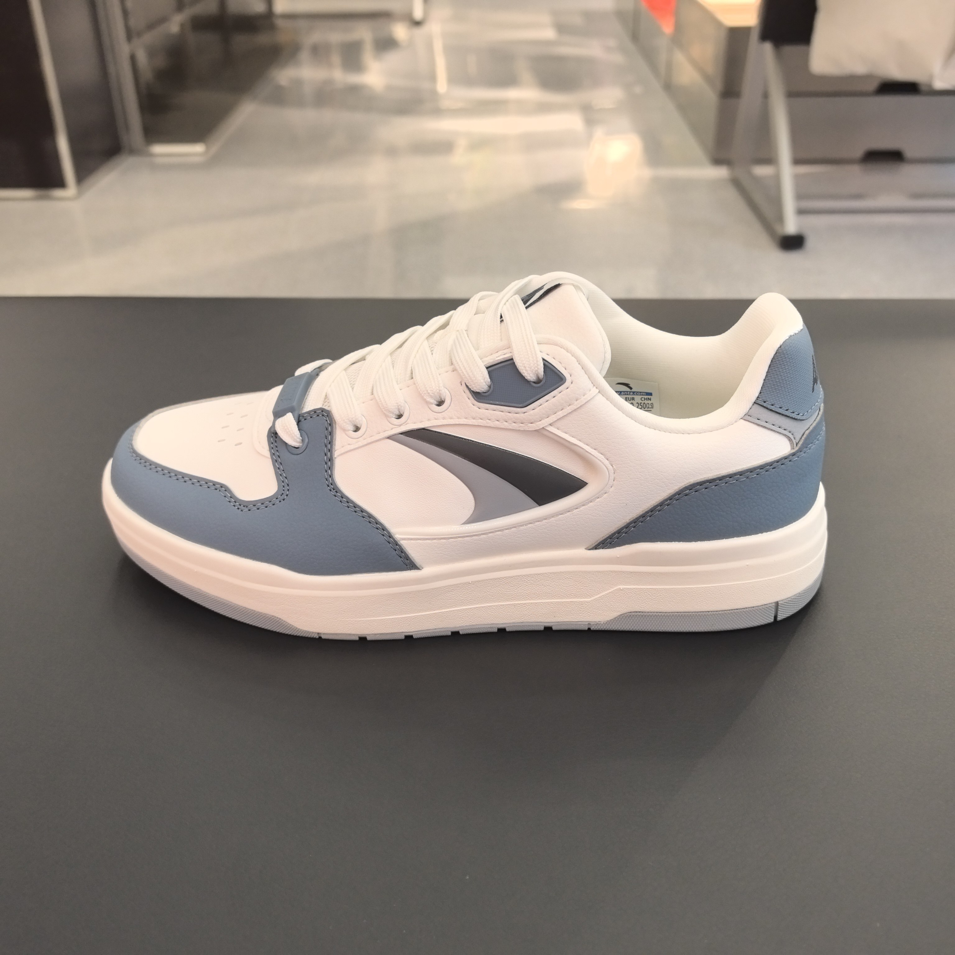 安踏月影 低帮休闲板鞋男2026春冬滑板鞋潮流运动鞋男鞋112618016