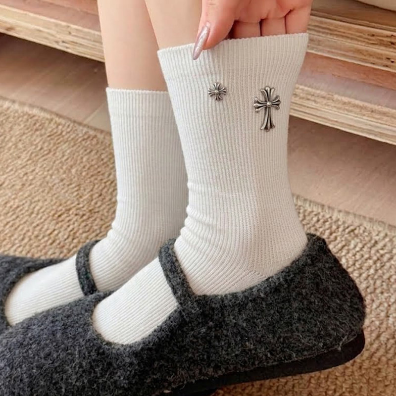 原创十字架装饰中筒袜子女秋冬ins潮复古堆堆袜美拉德色百搭棉袜