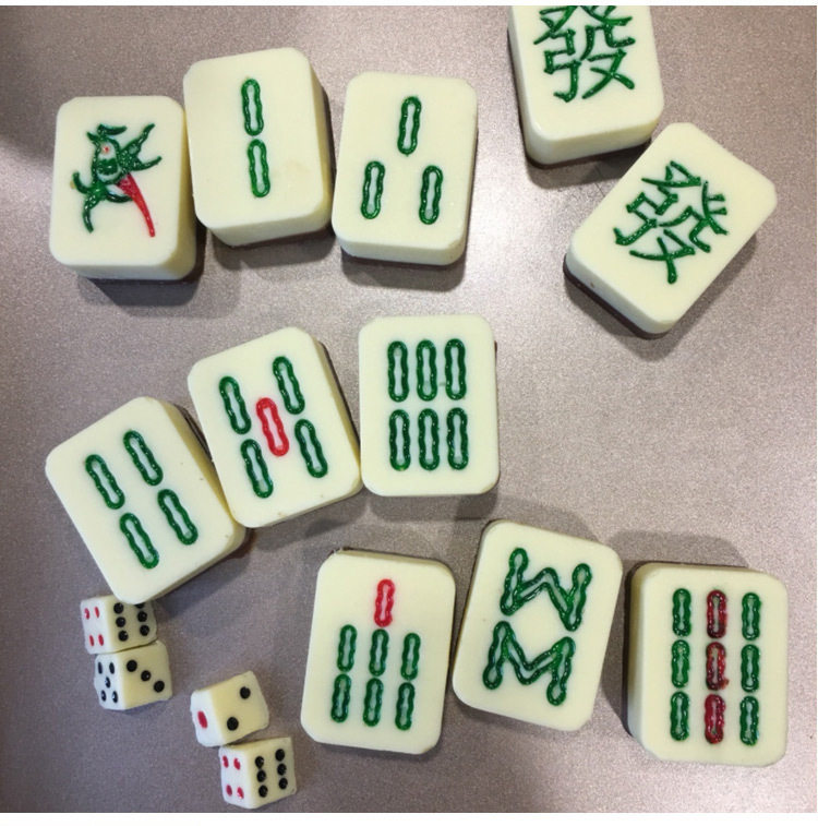 网红蛋糕巧克力果冻麻将十三幺清一色空心冰块滴硅胶吃冰模具烘焙