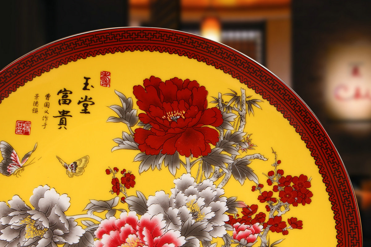 JINGDEZHEN 도자기 노란색 배경 옥 홀 풍부한 모란 접시 교수형 접시 꽃 접시 중국 스타일 가정용 가구