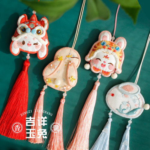 DIY刺绣兔子醒狮香囊挂件