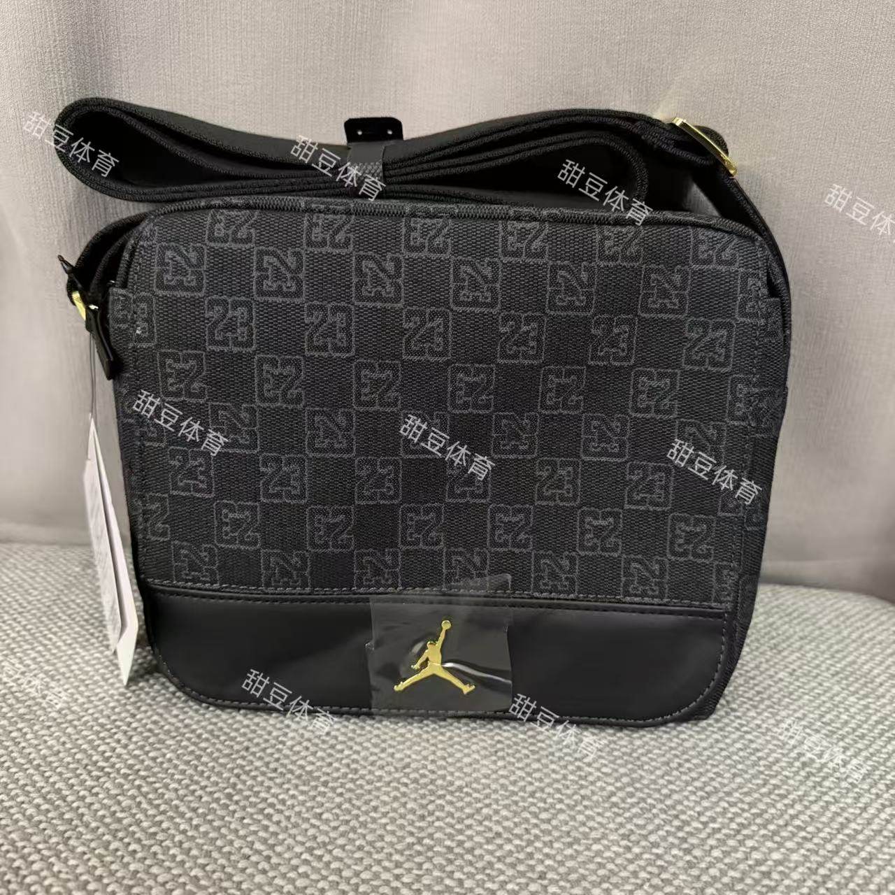 耐克乔丹经典棋盘格老花休闲包单肩包斜挎包 黑色 FJ6790-010