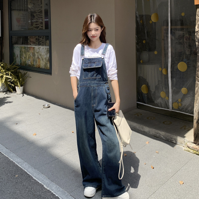 蓝色休闲减龄学院风背带裤女2026秋季新款韩系通勤百搭阔腿牛仔裤