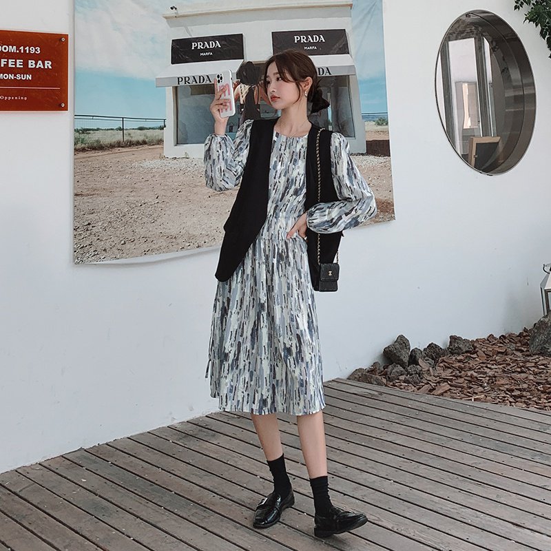 法式复古早秋穿搭套装裙女盐系轻熟气质马甲长袖收腰连衣裙两件套