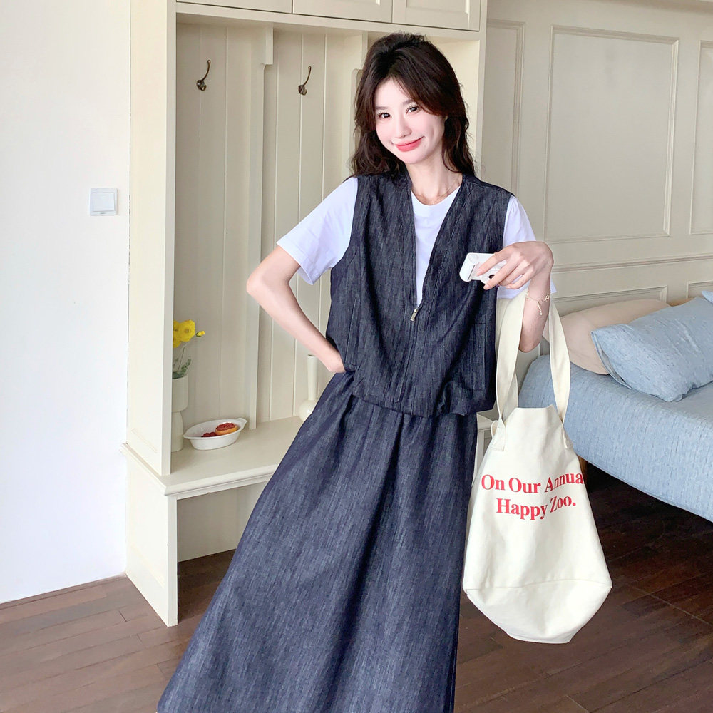 藏青色韩版休闲一整套穿搭女2025夏新款设计感V领马甲半身裙套装