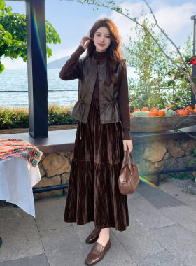 复古氛围感爆火PU皮马甲套装裙女2026秋季打底衫丝绒半身裙三件套