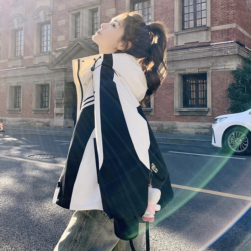 黑白拼色连帽冲锋衣外套女