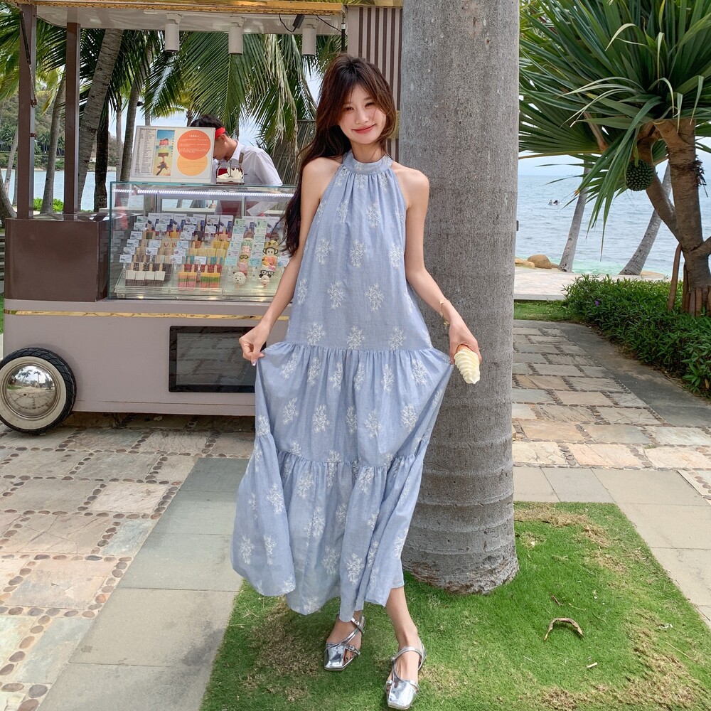 法式碎花挂脖露肩连衣裙女