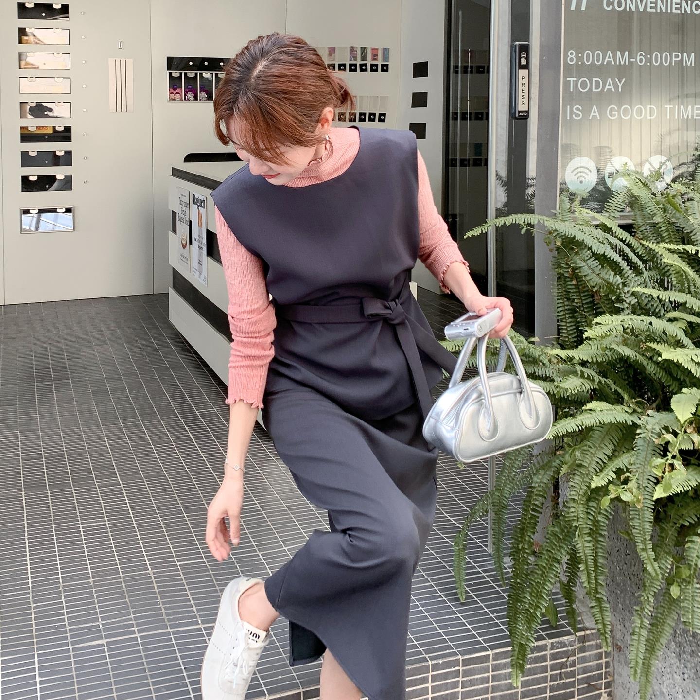 2025年春秋季新款韩版收腰马甲半身裙两件套女设计感显瘦流行套装