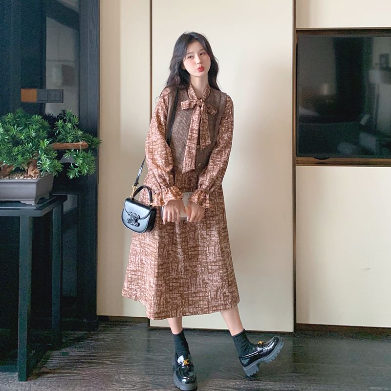 法式碎花长袖连衣裙两件套女春秋新款高级感穿搭小香风马甲套装裙