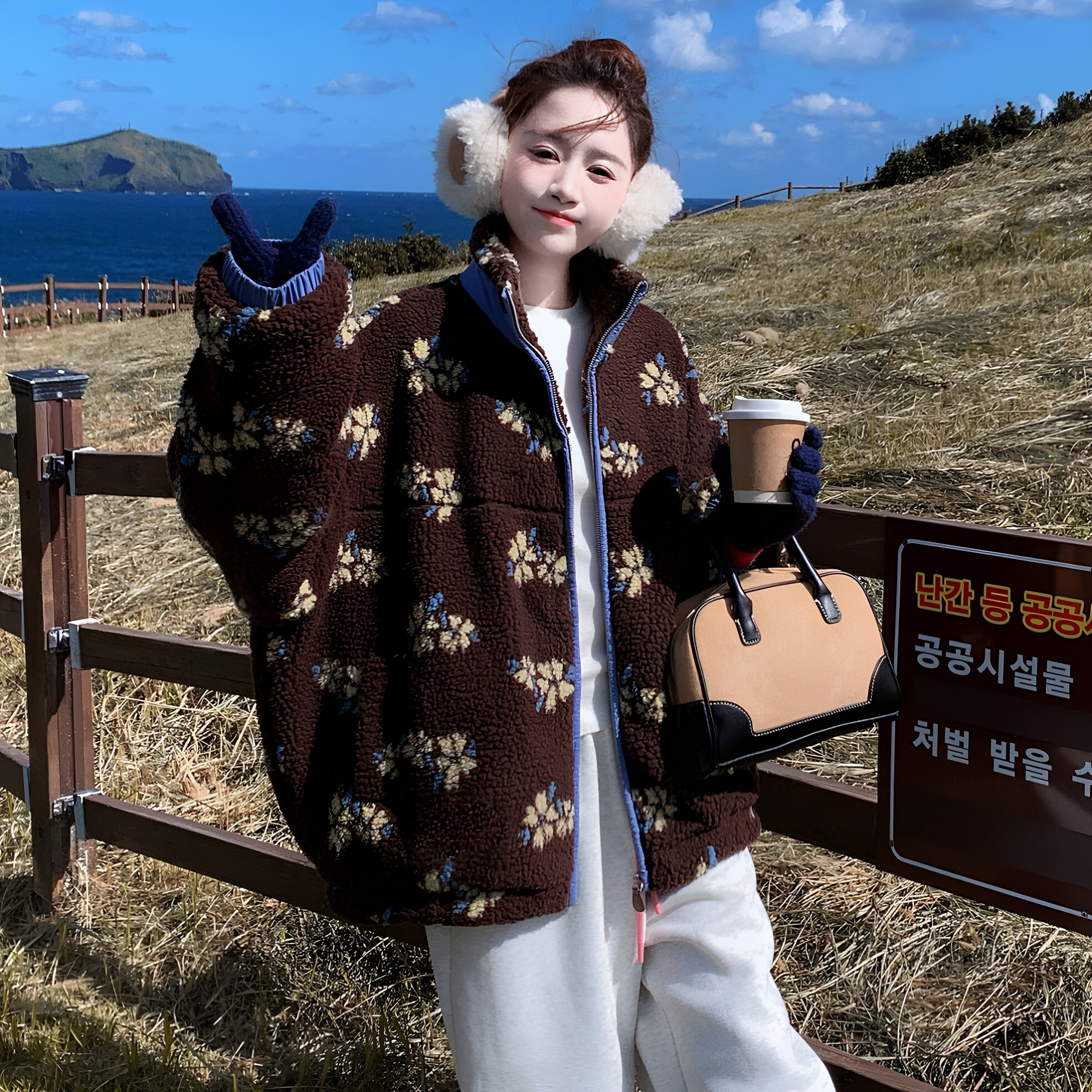 夹棉花朵提花羊羔绒棉服