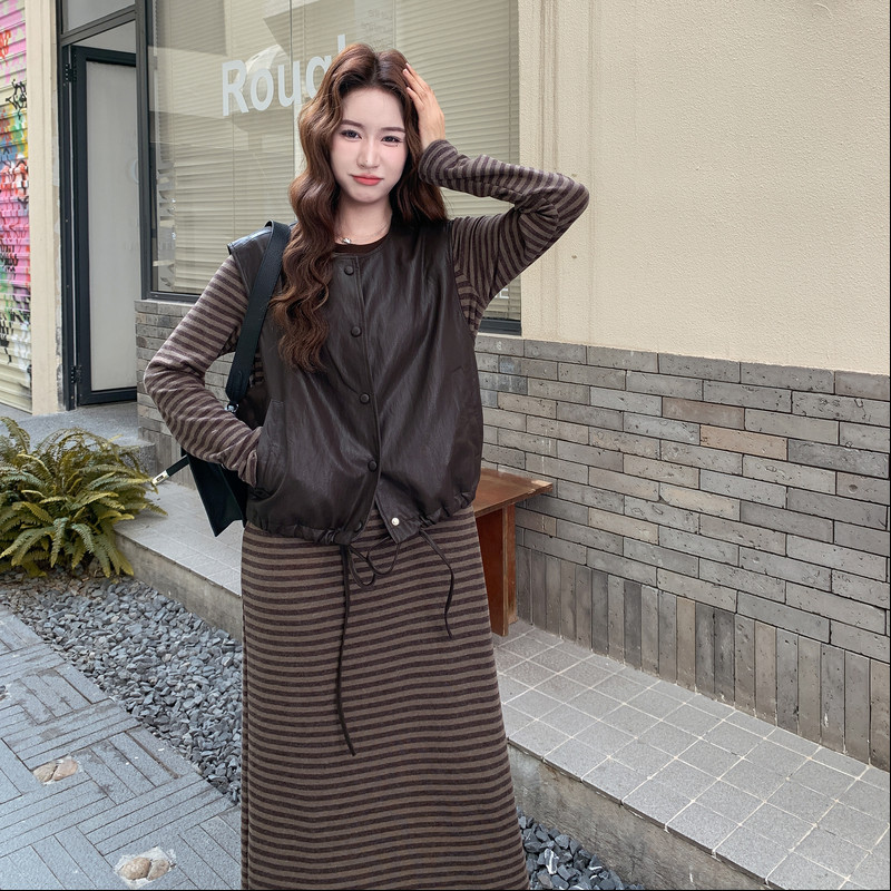 法式减龄皮衣马甲条纹连衣裙套装女春秋2025新款巨好看超火长裙子