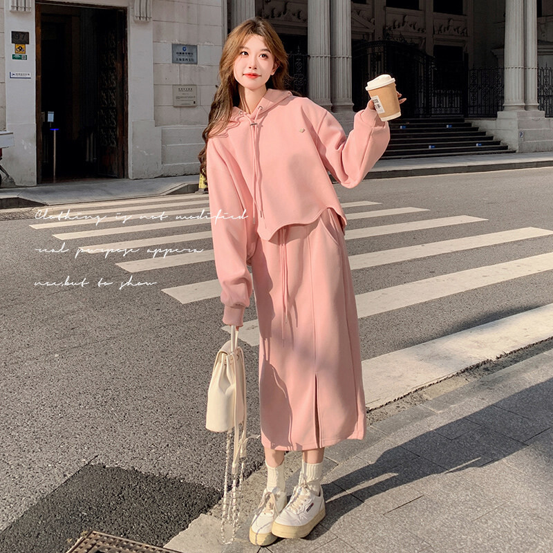 韩系chic穿搭粉色卫衣套装女春秋2026新款休闲运动半身长裙两件套