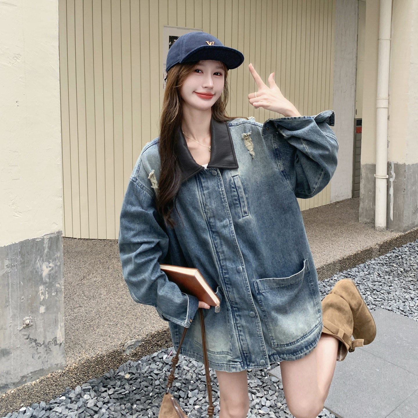 复古撞色破洞拼接pu皮翻领牛仔外套女秋季慵懒风宽松休闲夹克上衣