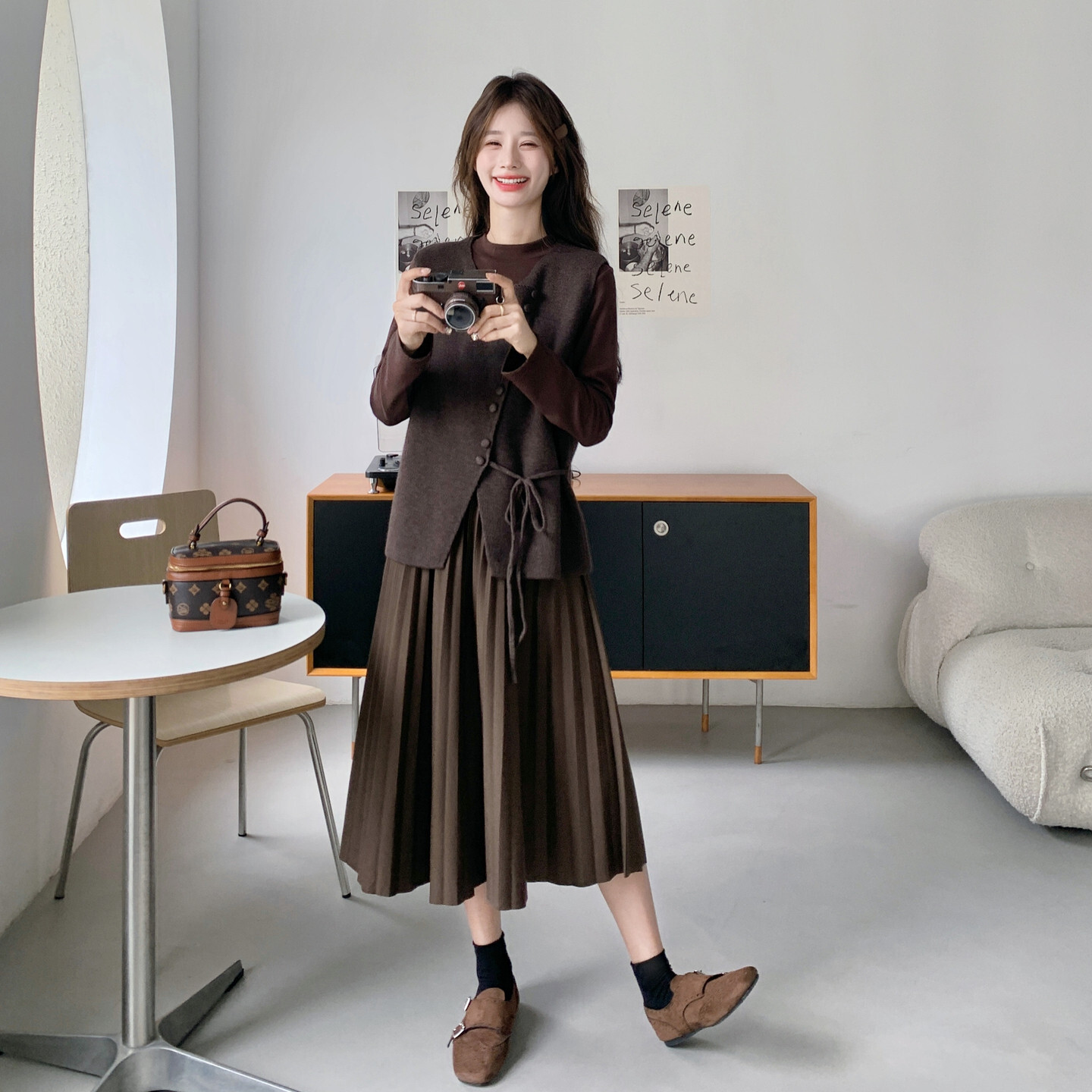美拉德针织衫长裙两件套女秋季斜扣系带马甲长袖打底衫连衣裙套装