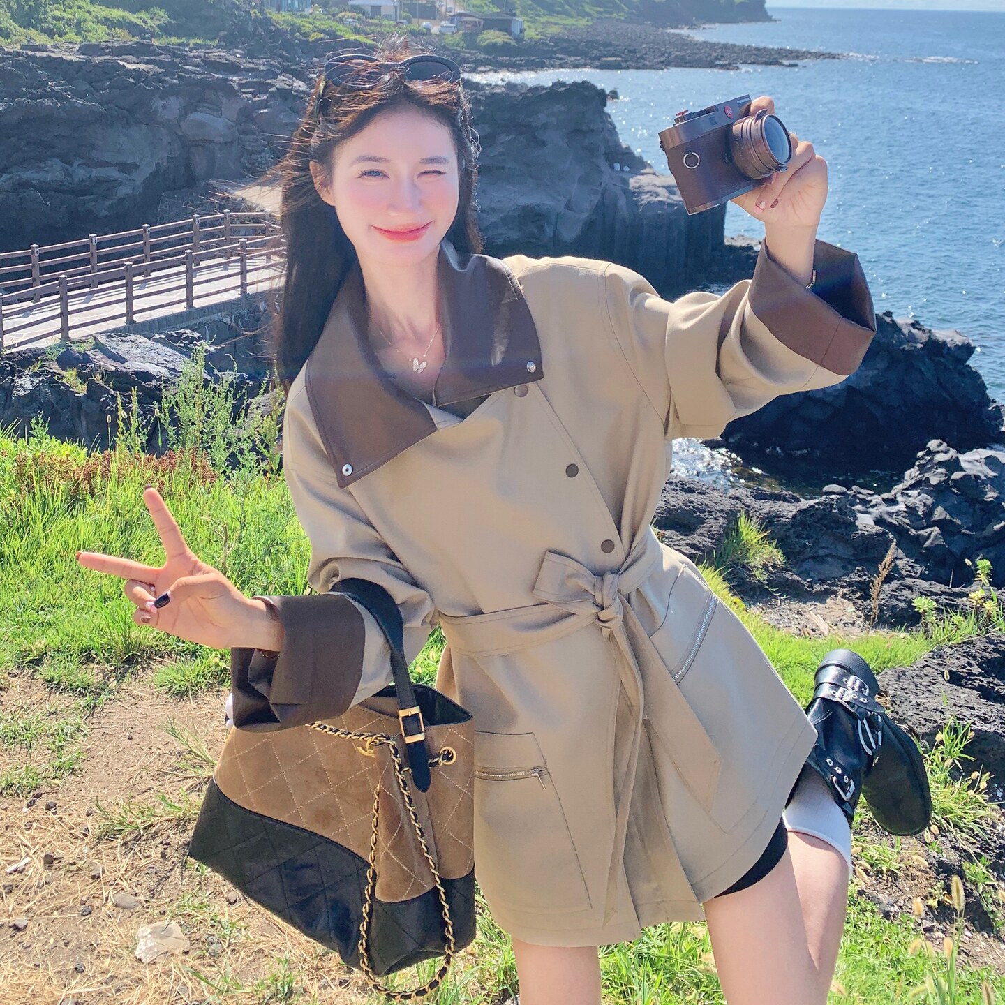 高级感撞色PU皮拼接风衣女