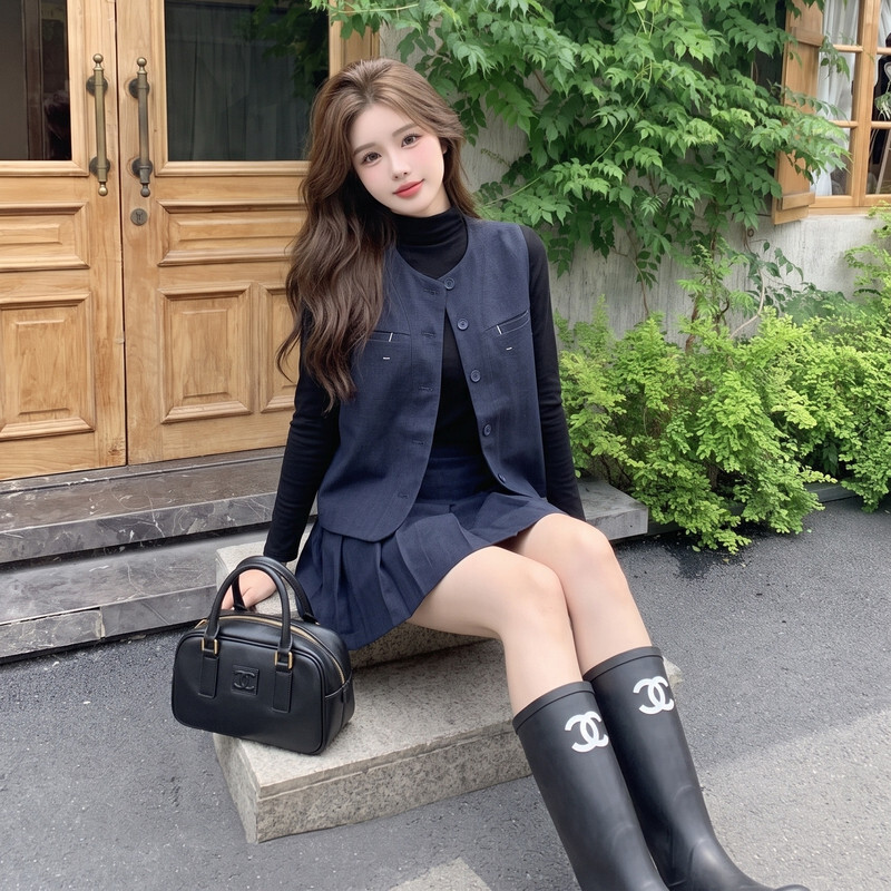 打底衫藏青色马甲百褶短裙套装女