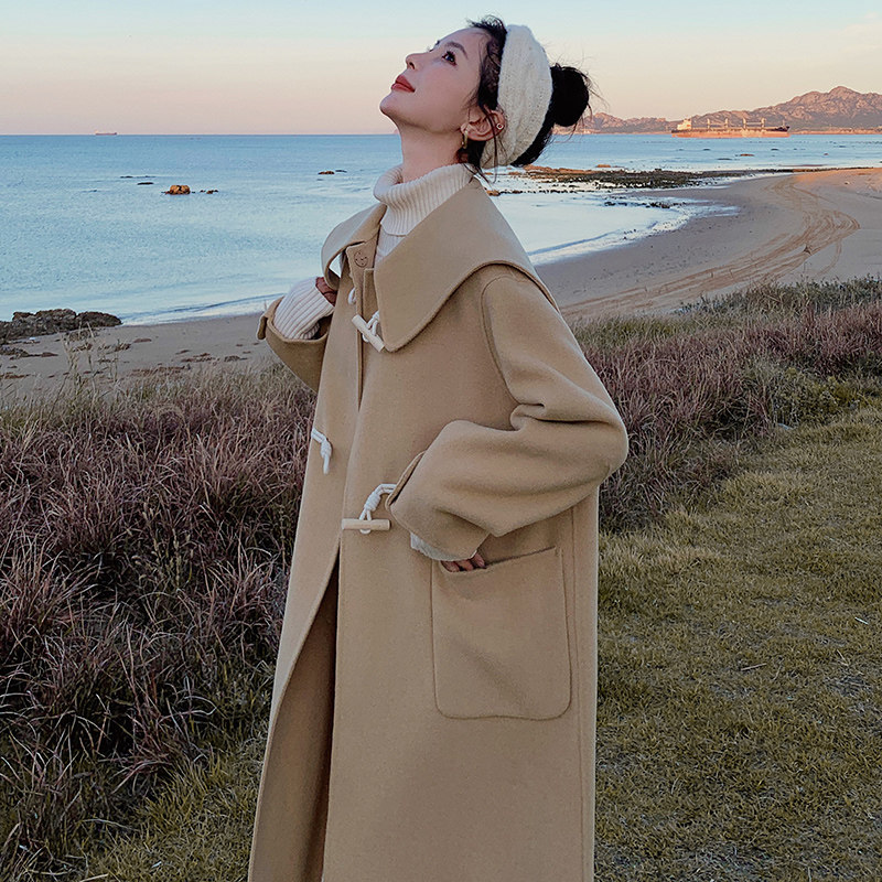 高级感超好看驼色牛角扣呢子大衣女秋冬学院风海军领毛呢斗篷外套，女装毛呢外套，浙宝271