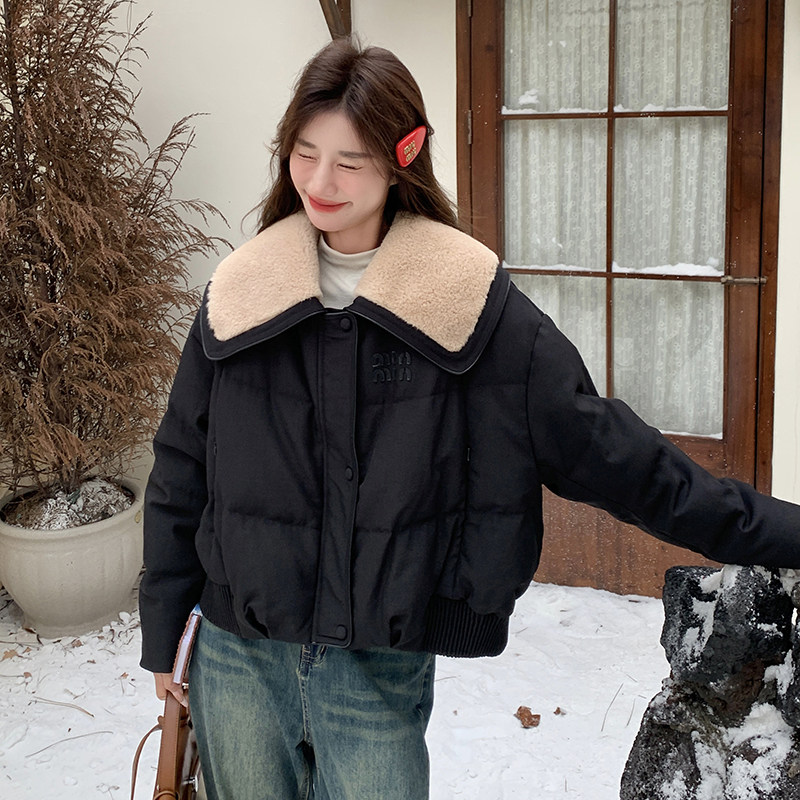 黑色羊羔毛翻领50白鹅绒羽绒服冬季女新款小个子加厚加绒短款外套,女装羽绒服,浙宝271