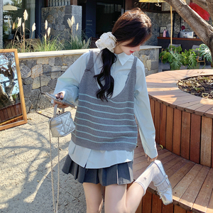 针织条纹马甲蓝色衬衫套装女春秋2025新款小个子学院风减龄两件套图片