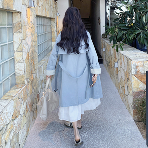 撞色拼接收腰浅蓝色风衣外套女春秋2025新款慵懒风气质大衣经典款图片