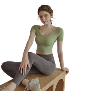 瑜伽服女2026新款带胸垫跑步健身普拉提运动上衣显瘦弹力修身套装