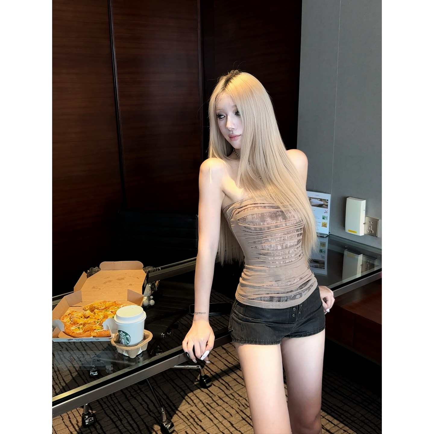 莫欣欣 一字肩上衣女夏设计感修身显瘦外穿网纱抹胸辣妹吊带背心