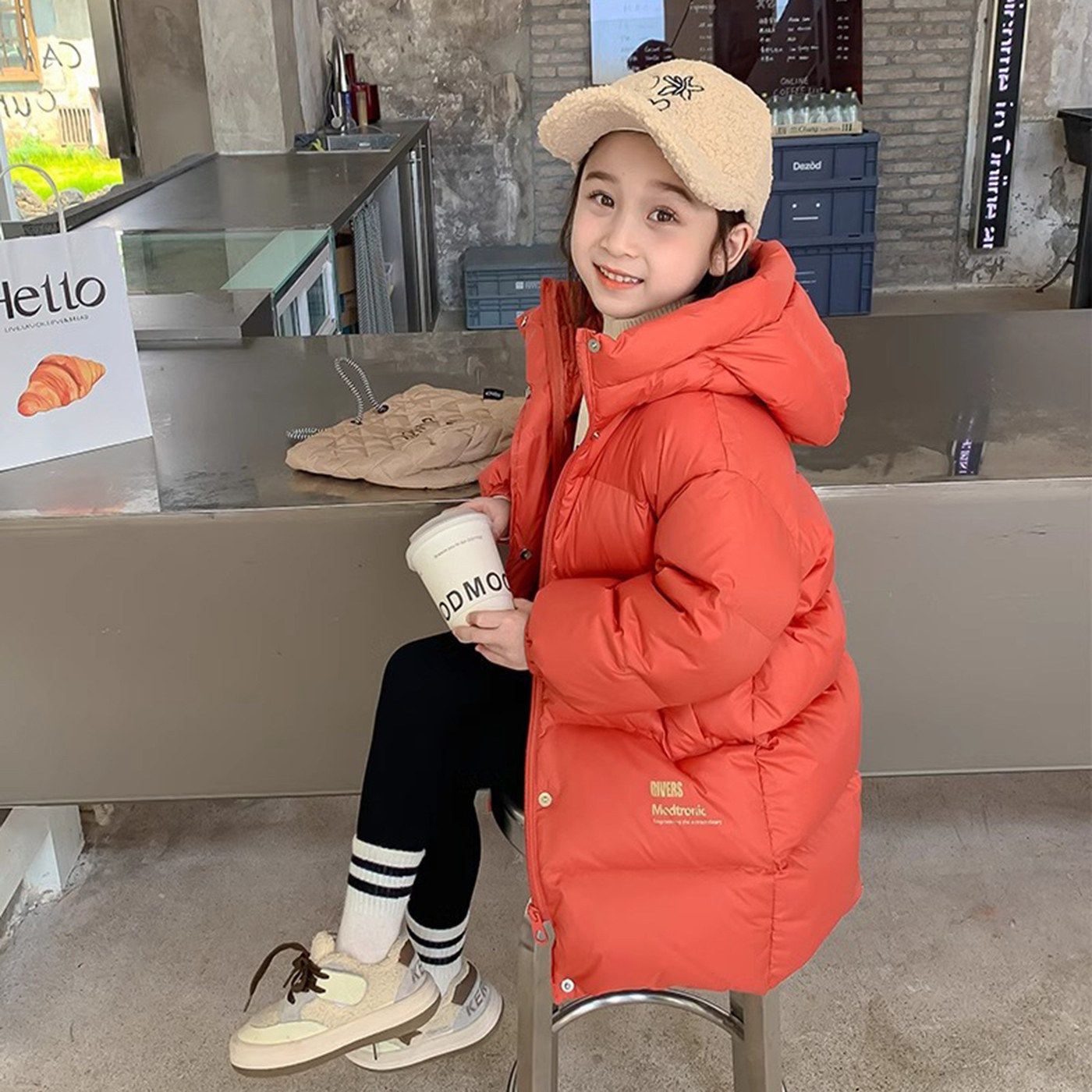 女童黑金外套2026新款冬装女孩中长款羽绒棉服大童连帽保暖棉大衣