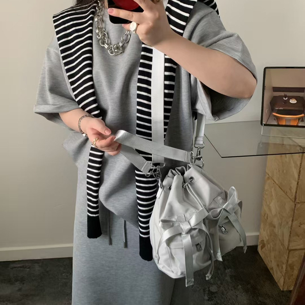 包满意 小众设计感纯色简约褶皱抽绳尼龙布个性时尚单肩斜挎女包