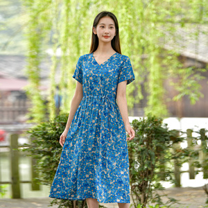 2025新款棉绸连衣裙女时尚气质人造棉绵海边度假洋气中显瘦长裙子