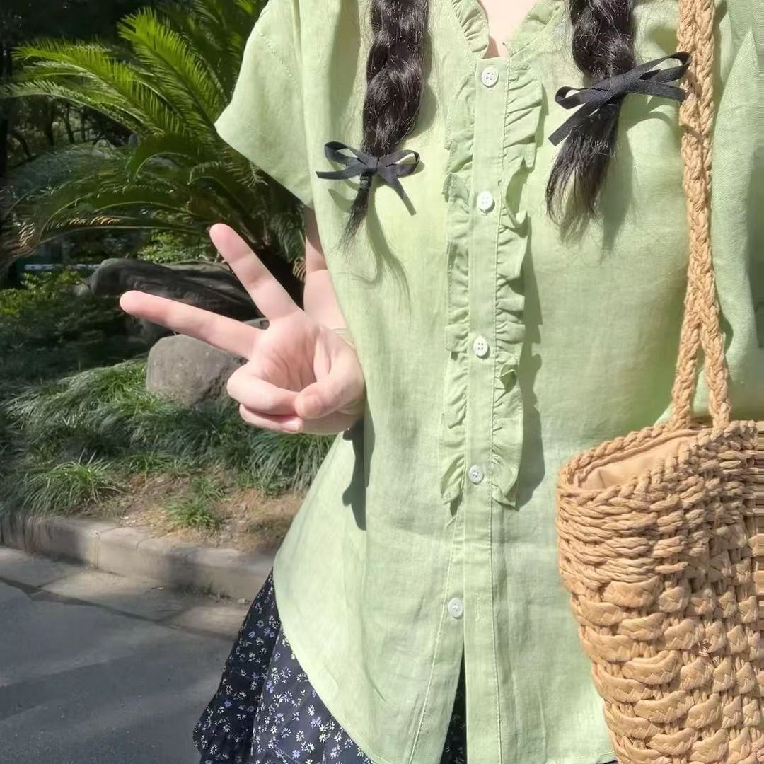 现货/显白设计感女衬衫清新绿色衬衣减龄显瘦V领短袖上衣宽松百搭