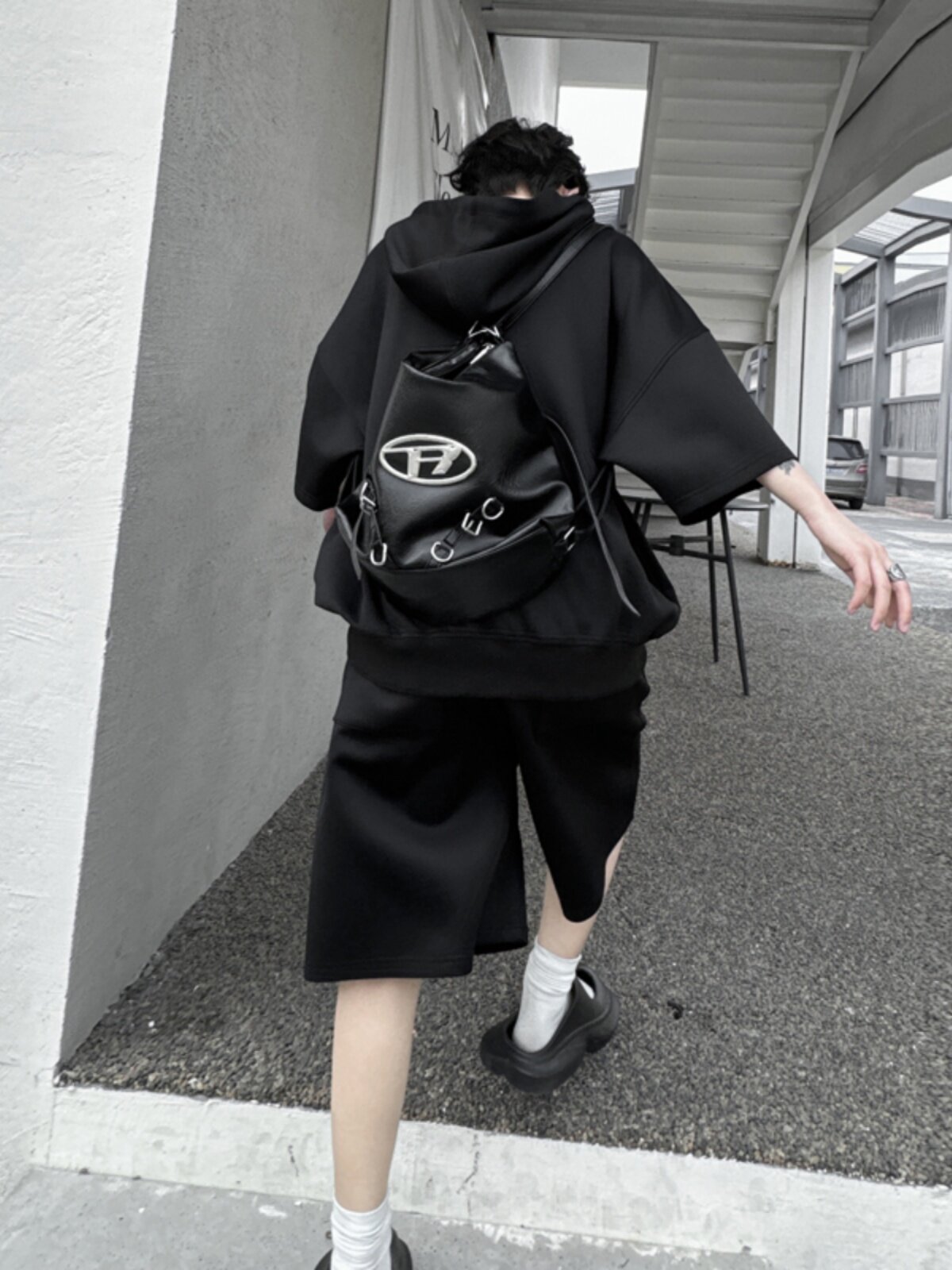 여름 패션 유행 맞춤형 리벳 디자인 후드 반팔 운동복 남성 느슨한 게으른 캐주얼 반바지 정장