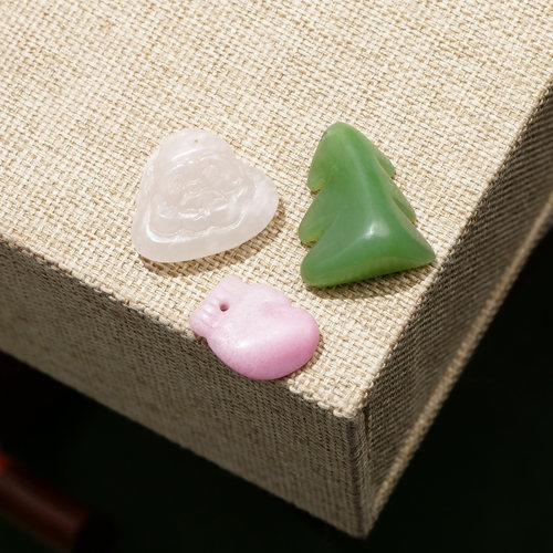 【现货】上海玉雕工作室雕刻 和田碧玉圣诞树 桃花玉圣诞老人手套