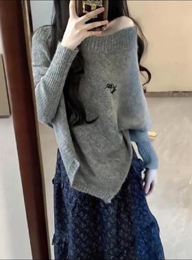 灰色一字肩毛衣女秋冬2025新款慵懒高级感宽松露肩针织衫上衣