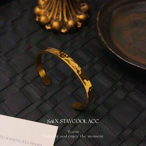 钛钢镀金手锤纹理开口手镯女士北欧风手环高级感极简风