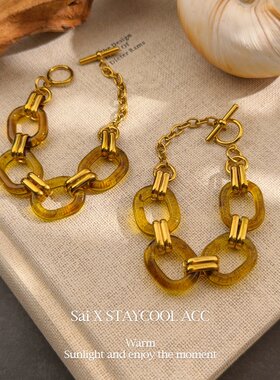 琥珀色树脂OT扣锁链钛钢手链女士轻奢高级感北欧