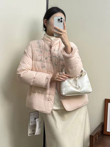 2025年新款新中式国风立领宽松90白鸭绒水貂拼接羽绒服外套刺绣女