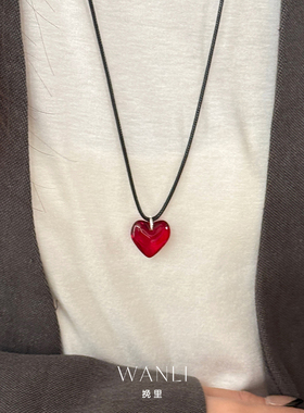 挽里马年本命年红色爱心吊坠毛衣链长款轻奢女生抽绳新款高级感