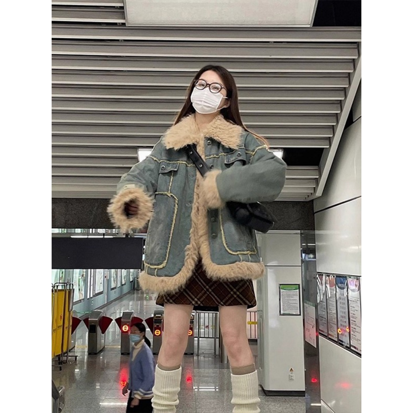 2025年美式牛仔毛毛外套秋冬季韩版宽松百搭加厚加绒高级设计上衣