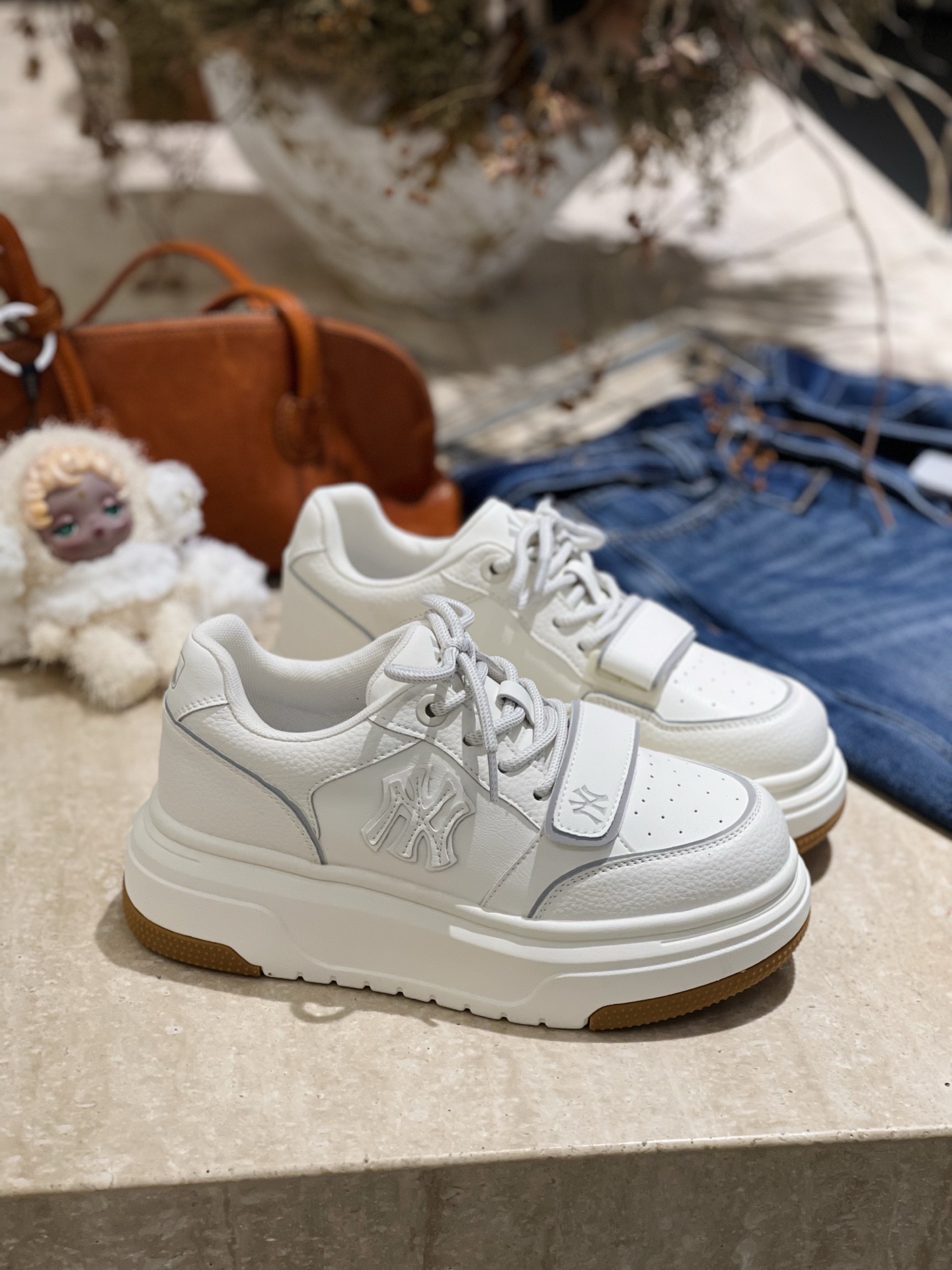 2025新款厚底小白鞋女复古真皮休闲鞋拼色百搭圆头系带轻便运动鞋