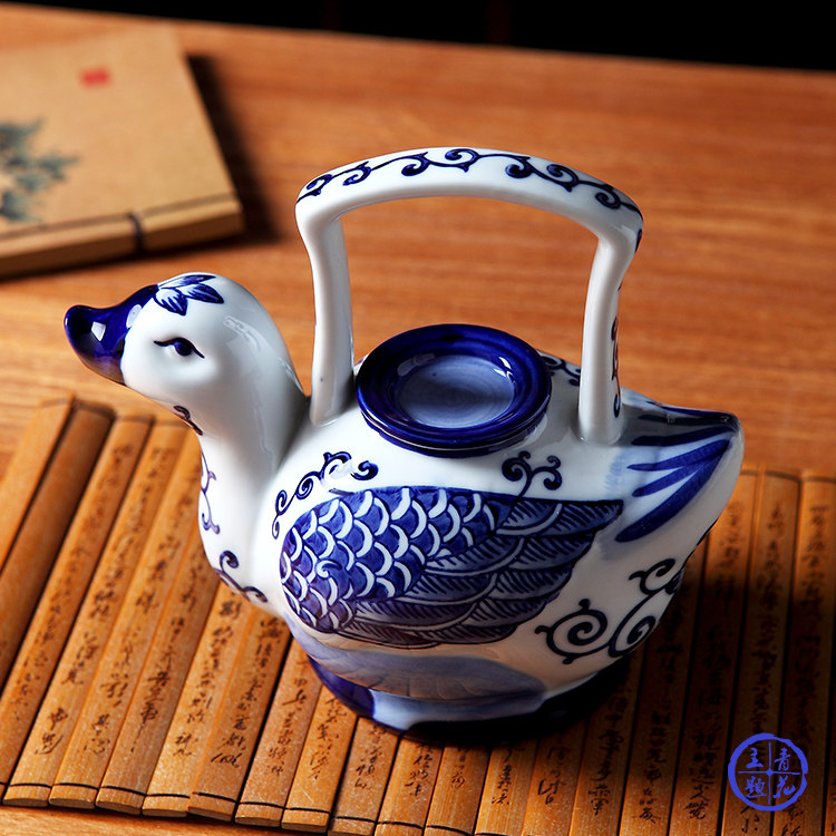 手绘青花瓷鸭子提梁茶壶 凉开水壶 中式家居古典艺术装饰摆件|ruв категории посуда, чайный сервиз, чайник - от Buy2taobao.com для оказания профессиональной услуги покупки агента Taobao