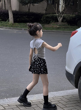 吉小可女童套装2026夏季高领露背T恤搭配设计感蝴蝶结碎花半身裙