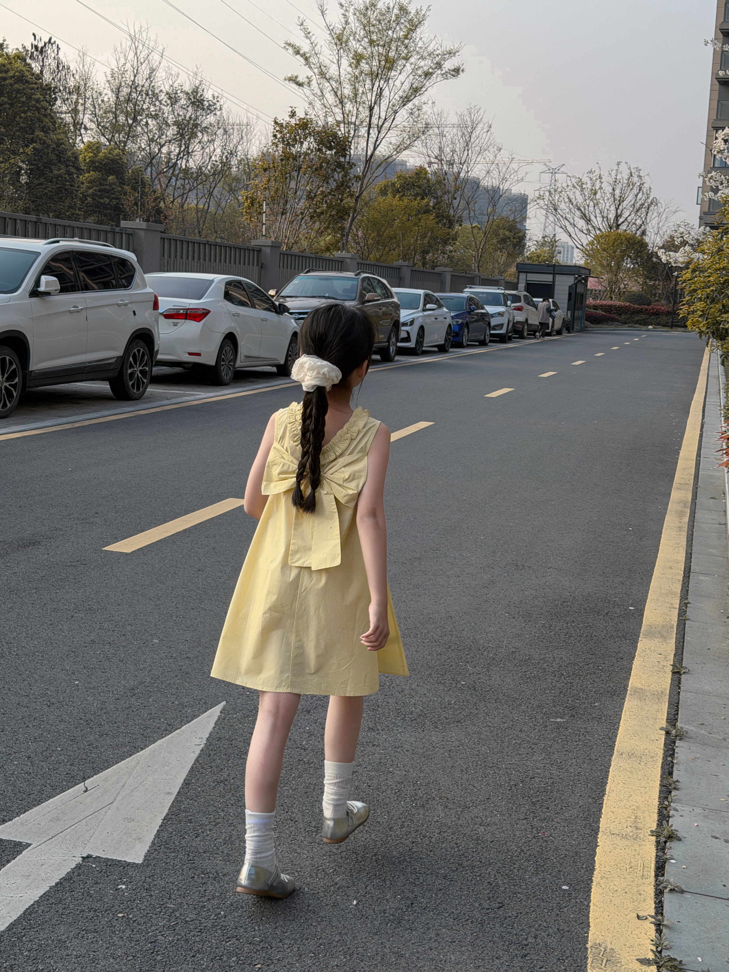 吉小可2026夏季新款连衣裙女童蝴蝶结无袖裙儿童甜美露背裙
