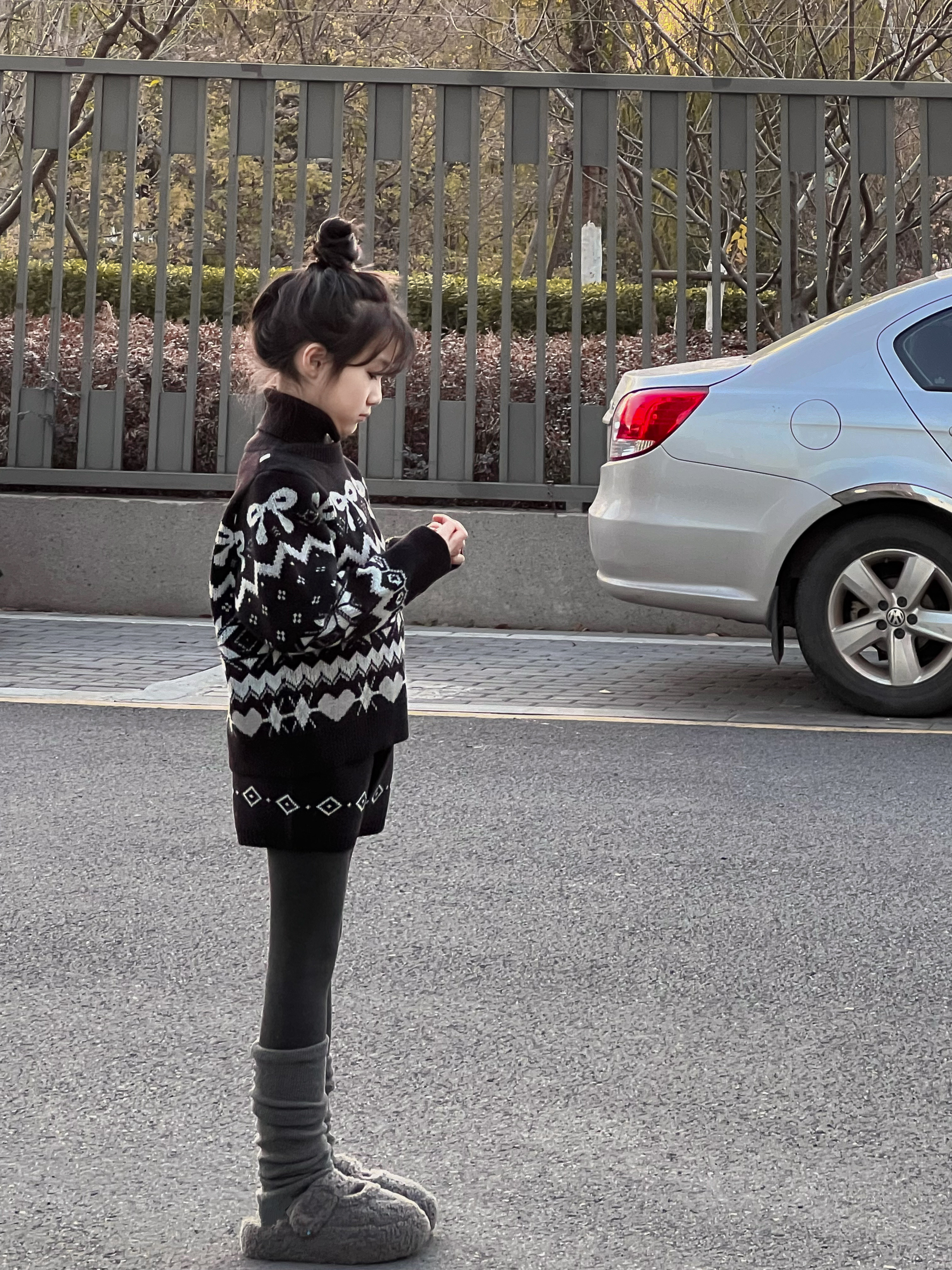 吉小可2025冬季新款儿童高领加厚保暖毛衣女童费尔岛韩版针织套装